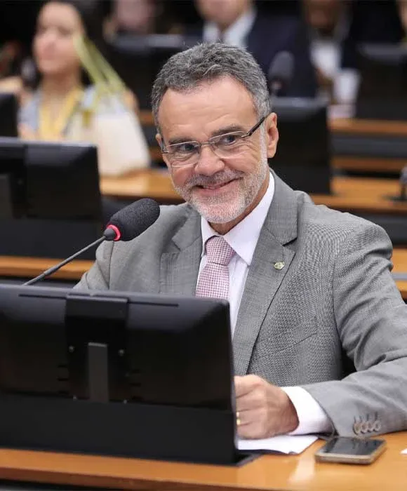Daniel Almeida em sessão de comissão na Câmara dos Deputados